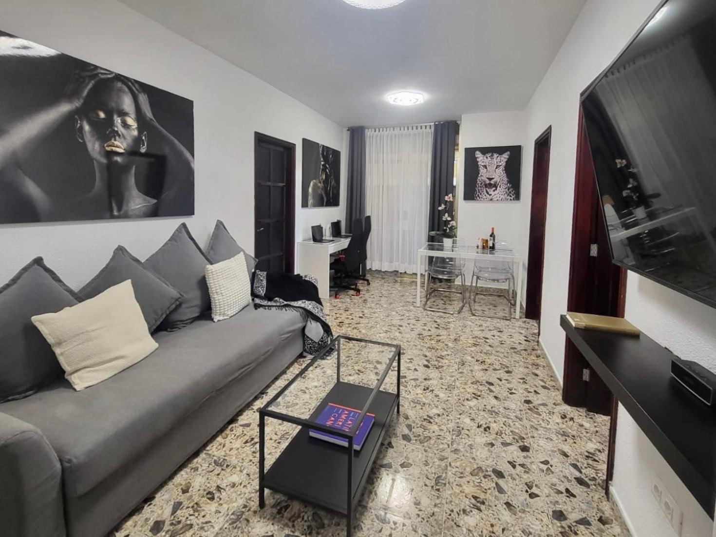 Affordable Holiday Accommodation For Large Families And Groups At Las Canteras Beach With 3 Bedrooms And Free Parking Las Palmas de Gran Canaria Dış mekan fotoğraf