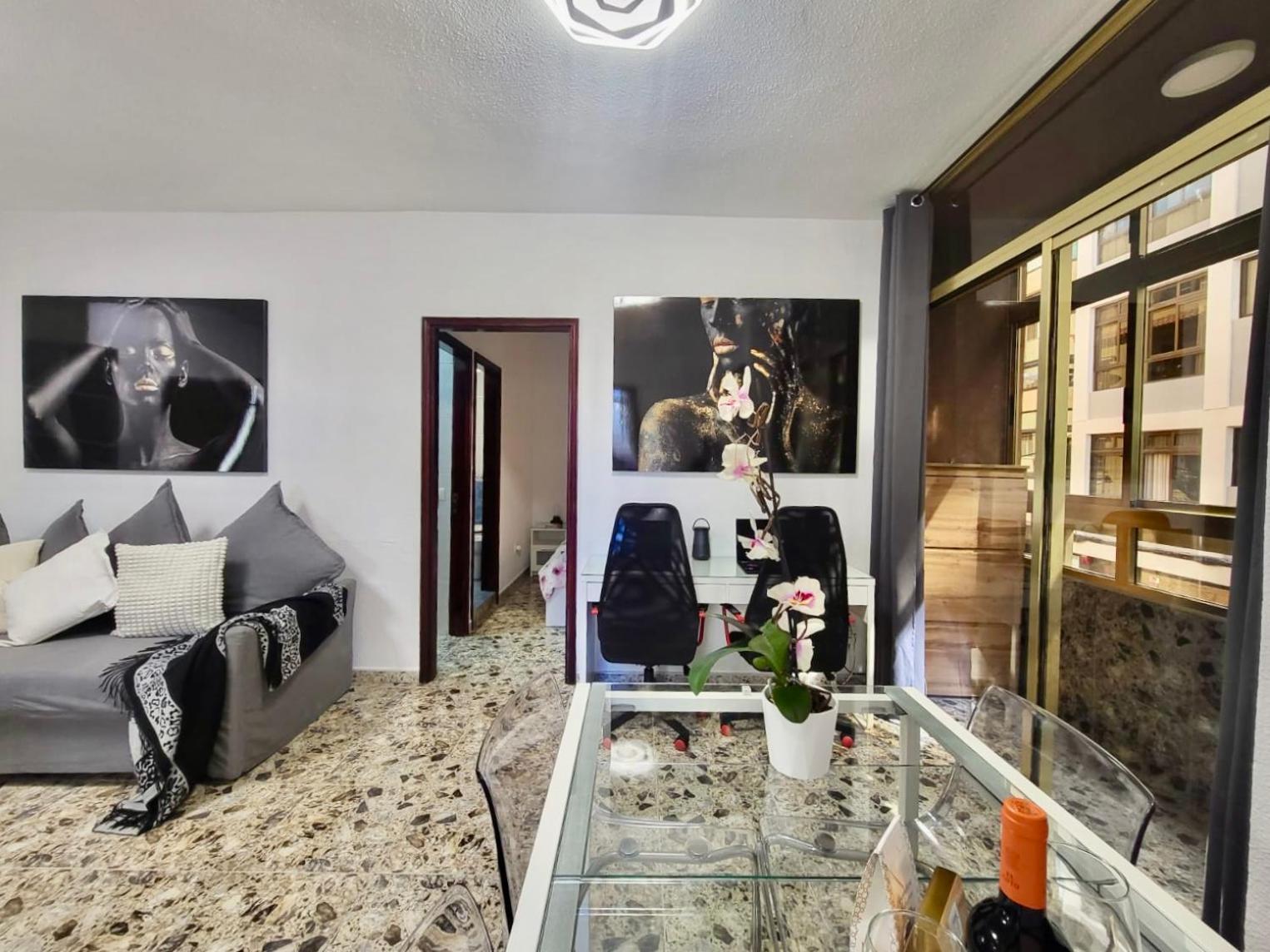 Affordable Holiday Accommodation For Large Families And Groups At Las Canteras Beach With 3 Bedrooms And Free Parking Las Palmas de Gran Canaria Dış mekan fotoğraf