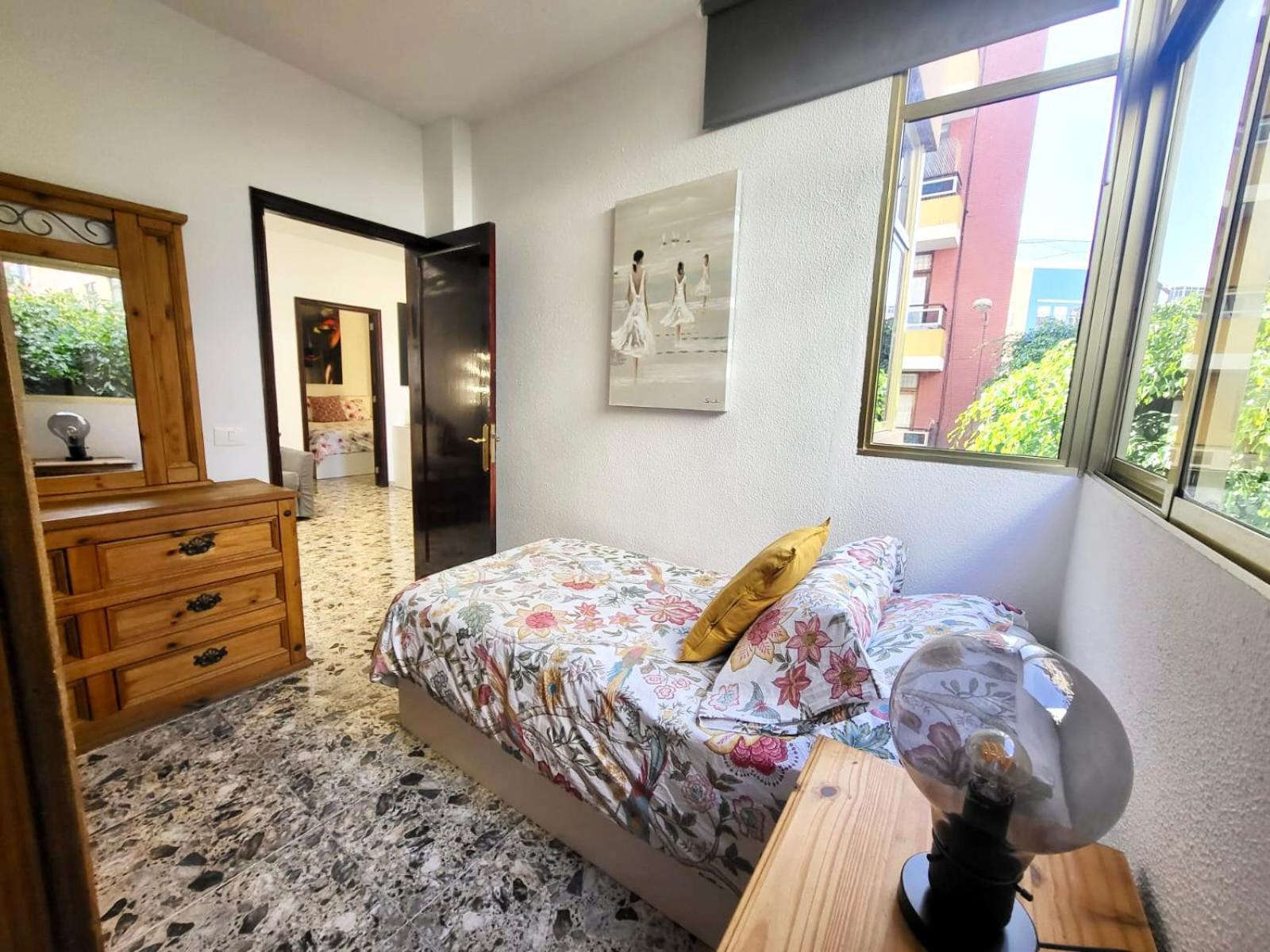 Affordable Holiday Accommodation For Large Families And Groups At Las Canteras Beach With 3 Bedrooms And Free Parking Las Palmas de Gran Canaria Dış mekan fotoğraf