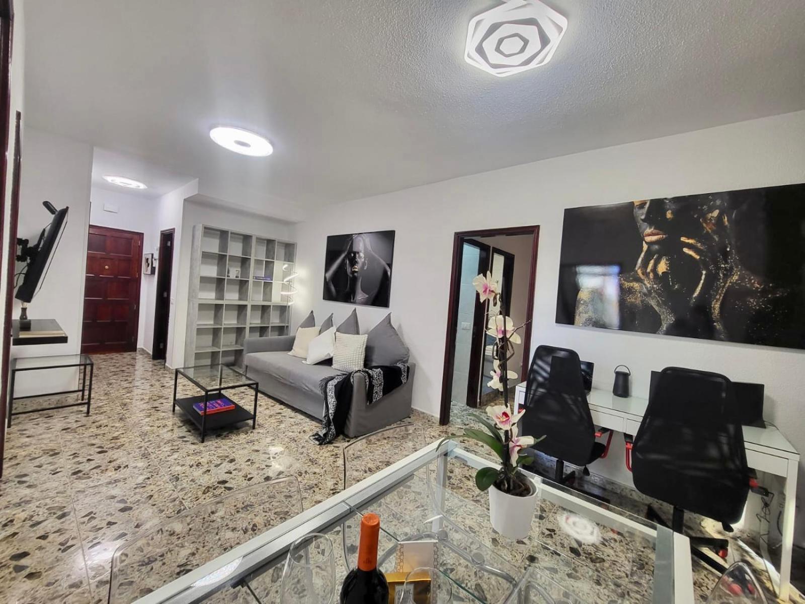 Affordable Holiday Accommodation For Large Families And Groups At Las Canteras Beach With 3 Bedrooms And Free Parking Las Palmas de Gran Canaria Dış mekan fotoğraf